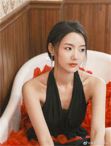 《门卫老头吮她的花蒂的导演是谁-两个人高清完整视频》